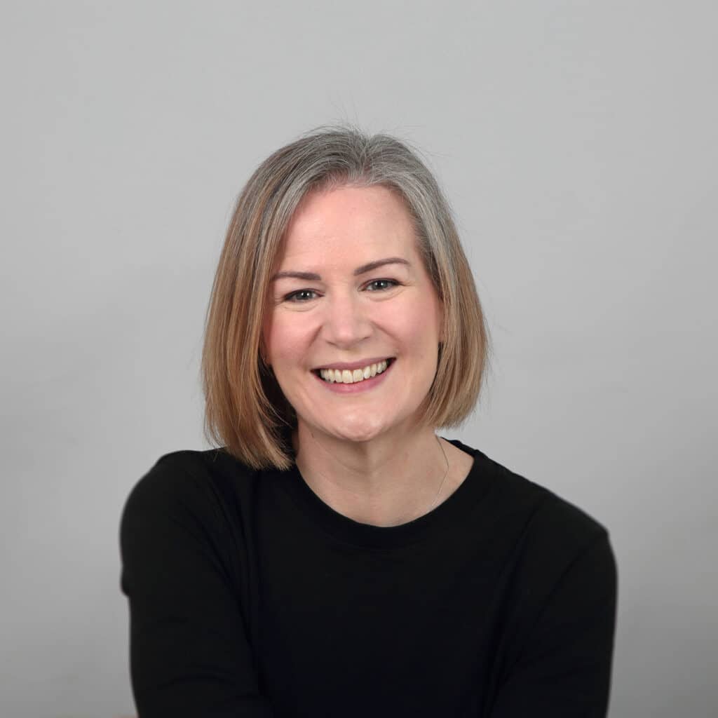 Helen Lowe headshot