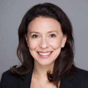 sara mackie headshot
